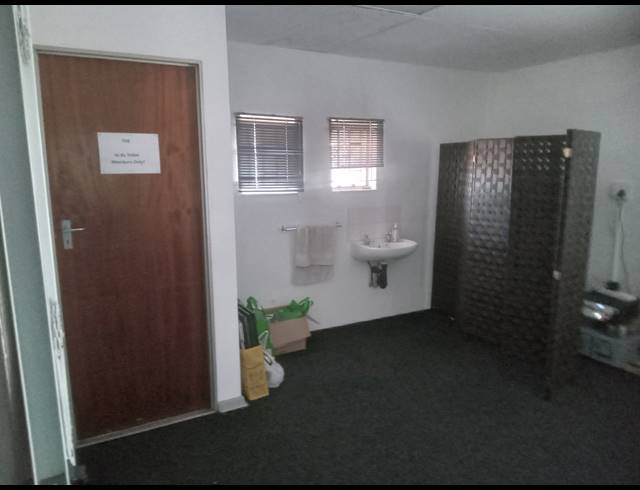320M² OFFICE TO LET IN JET PARK